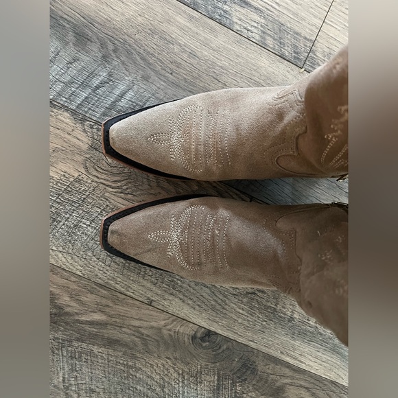 Rock em camel snip toe suede cowboy boots - Picture 5 of 16